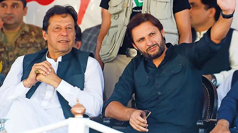 Shahid Afridi with Imran Khan
